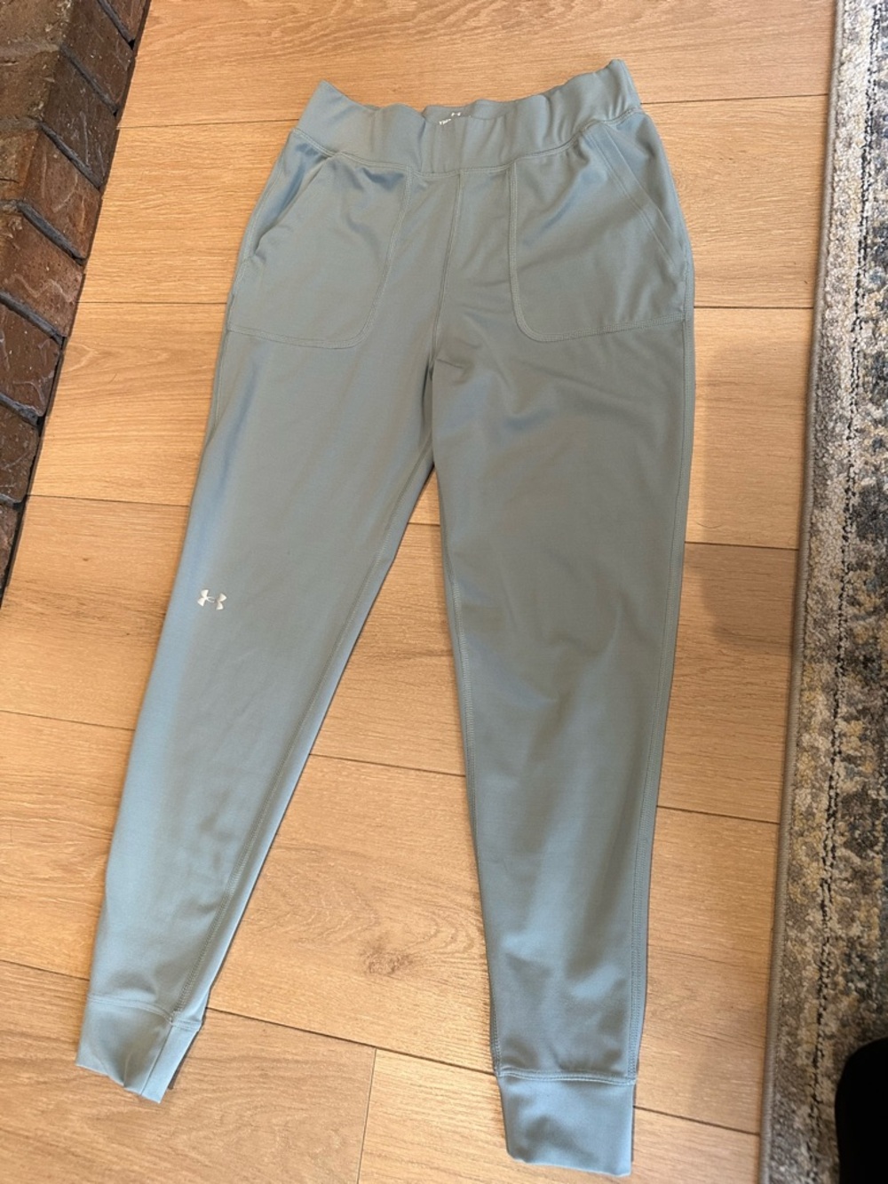 Under Armour Sage Green Youth Medium Joggers